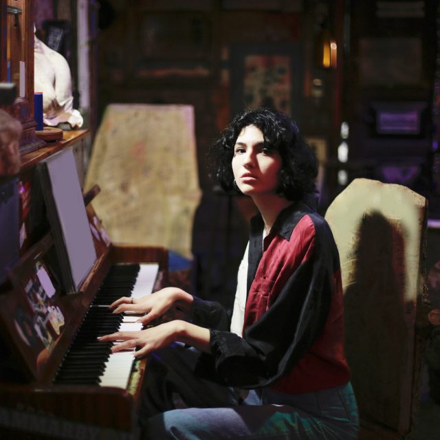 Žena hrající na piáno - ilustrační snímek | foto: Andrea Piacquadio,  fotobanka Pexels