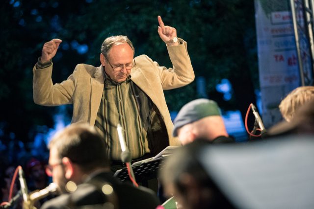 Dirigent Vlado Valovič na koncertě Rozhlasového bigbandu Gustava Broma,  2015 | foto: Khalil Baalbaki,  Český rozhlas