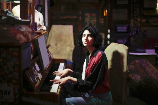 Žena hrající na piáno - ilustrační snímek | foto: Andrea Piacquadio,  fotobanka Pexels
